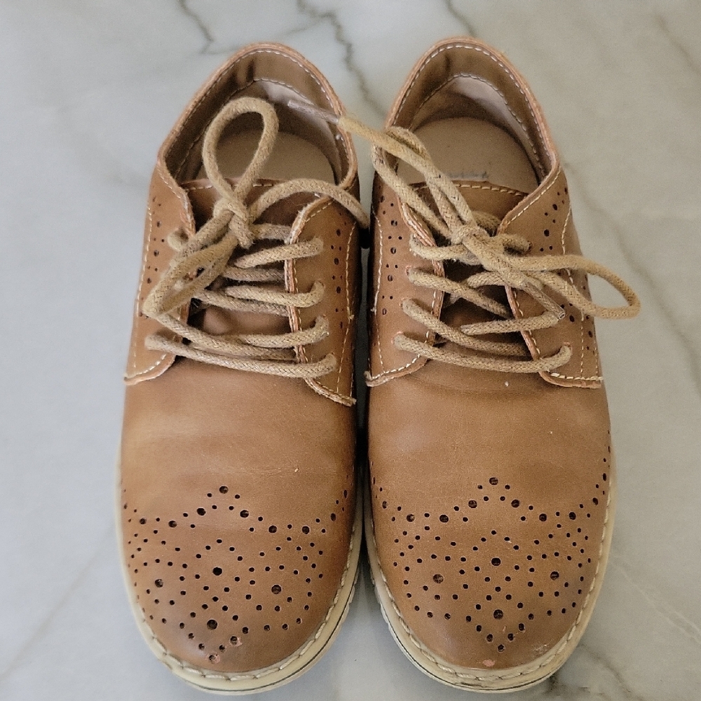 Steve Madden Tan Oxford Derbys with Brogue Detailing